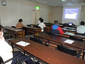 写真:所内研修の様子1