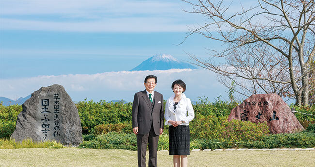 写真:日本平夢テラス 知事と小沼さん