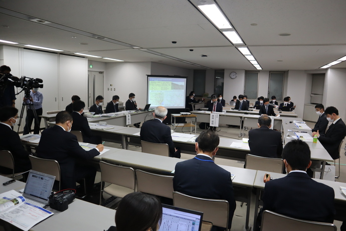 写真:委員会全体