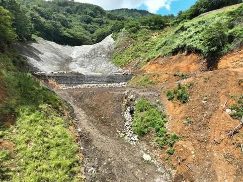 土砂撤去完了後の逢初川源頭部（令和5年8月8日撮影）