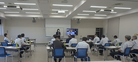 写真：電業社機械製作所