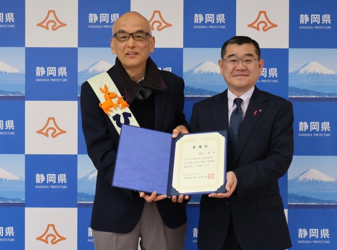 委嘱状をお渡ししました。