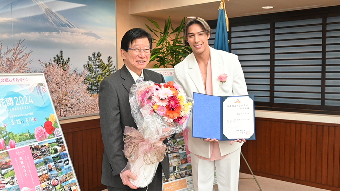 写真:委嘱の様子