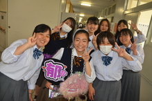 写真:両校生徒の文化祭でのひとコマ