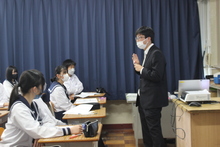 写真:生徒の姿から色々なことを感じ、学びたいと考えています
