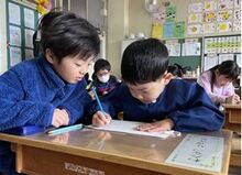 写真:「名前書けるかな?」