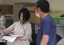 写真:学校体制による人工呼吸器管理を行っており、主治医との連携は欠かせません