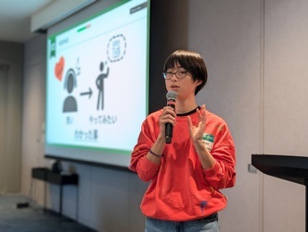 高校生による中間プレゼンの様子