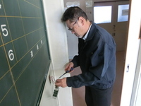 作業をする筆者
