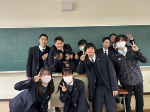 2年間継続して勉強している世界史探究のメンバーとの写真