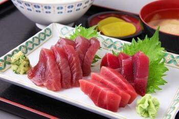 写真:まぐろ・かつお盛合せ定食