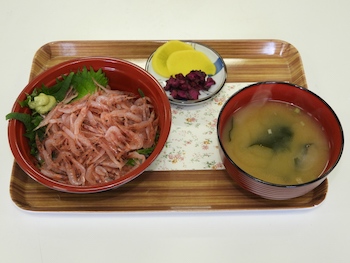 写真:生桜えび丼