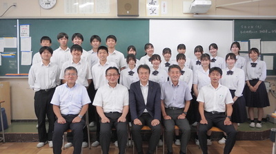 写真：榛原高校集合写真