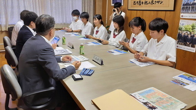 写真：富士東高校新聞部意見交換の様子