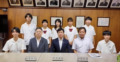 写真：富士東高校新聞部集合写真