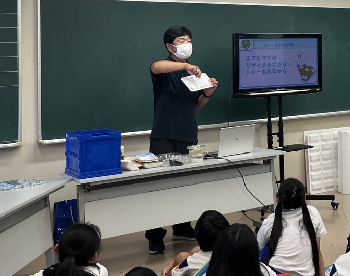 株式会社エフピコによる講座の様子