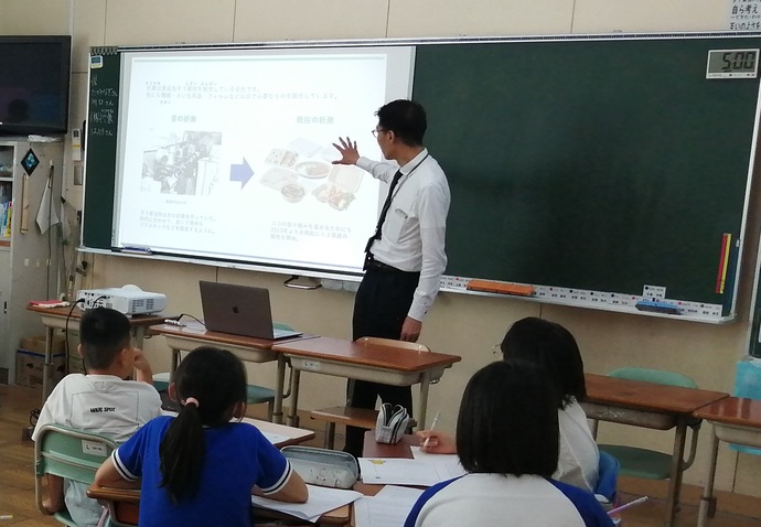 株式会社折兼による講座の様子