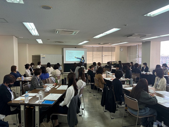 写真：女性役職者育成セミナーの様子
