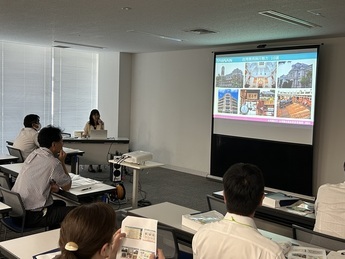 富士山静岡空港説明会の様子（就航先紹介）