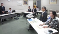 視察の様子1