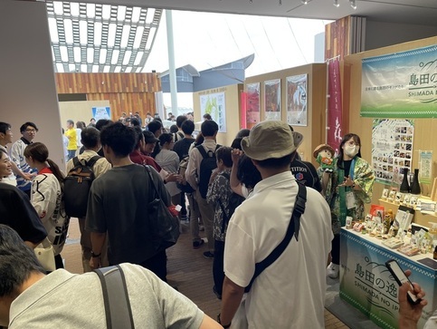 写真8:市町PRコーナー
