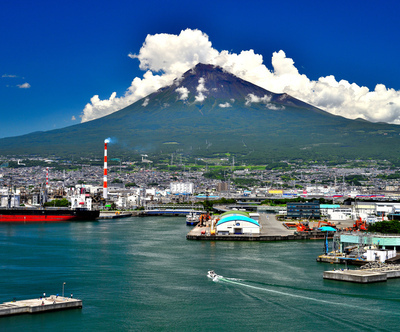 画像：富士山取り巻く積乱雲