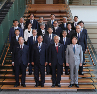 内閣総理大臣と都道府県議会議長との懇談会 集合写真