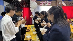 インスタントラーメンを振る舞いました