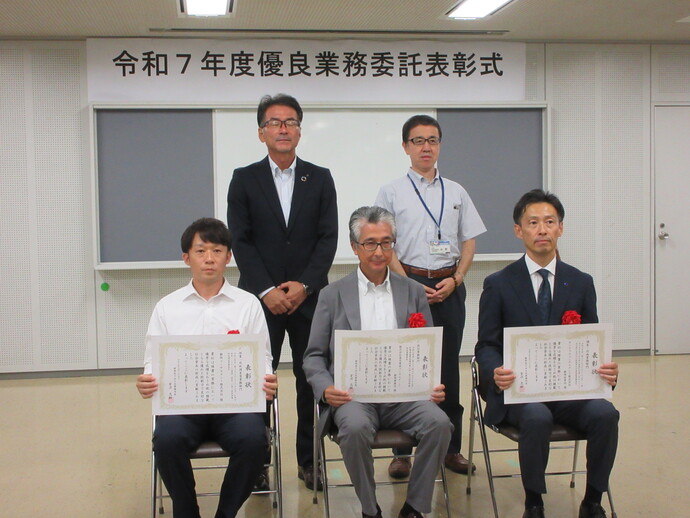 表彰委託業者の集合写真
