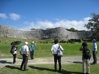 過去の教育旅行視察調査の様子(沖縄)