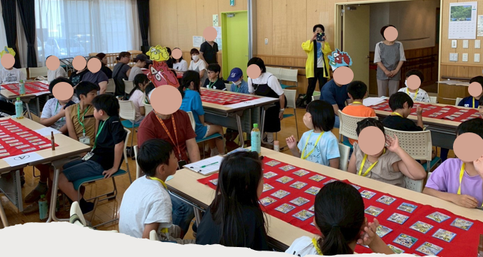 小島地区で開催した防災かるたの様子