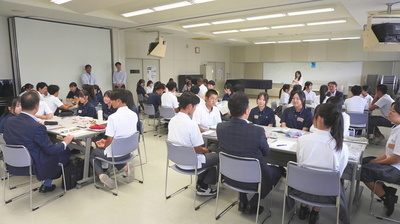 県立掛川東高等学校での高校出前講座の様子