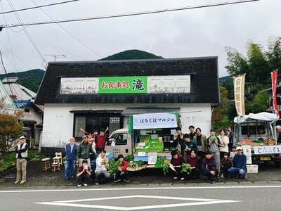 写真2　早稲田大学によるマルシェ