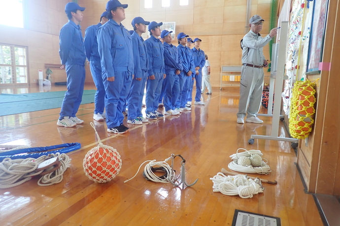 写真2　職員による安全のために必要な技術の説明