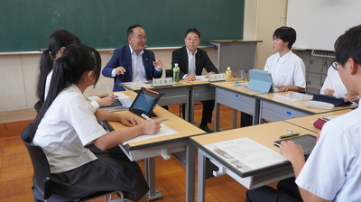 県議会議員と富士高校新聞部との意見交換会 意見交換の様子