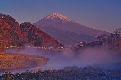 画像：初冬に湧き上がる