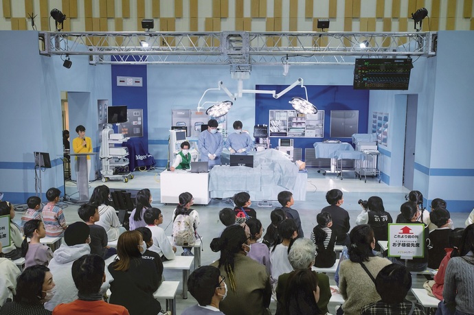 心臓カテーテルの実演の様子の写真