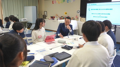 沼津市立沼津高校1日目　3回目の意見交換の様子