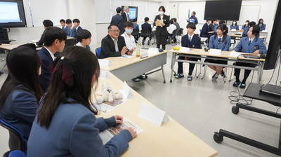 星陵高校　1回目の意見交換の様子