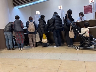 横浜市のショッピングモールの注文カウンター