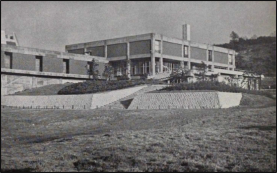 県立中央図書館開所