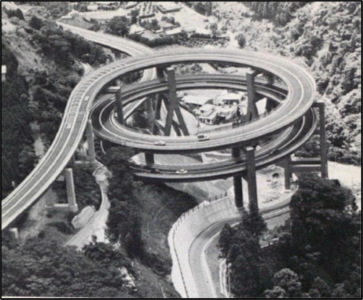 河津町の七滝高架橋