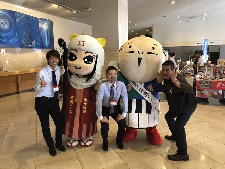 (左)担当者　(中)生活相談員　(右)ケアハウス桜花施設長