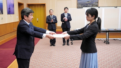 画像：賞状授与