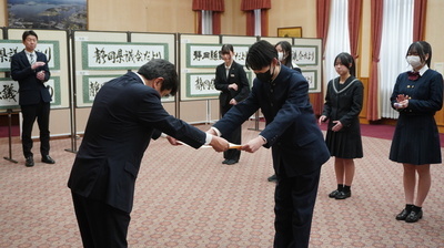 画像：賞状授与