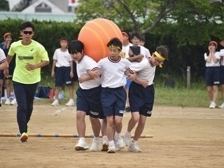 勝利のために一緒に走る