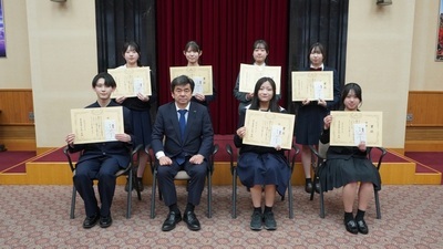 題字コンクール表彰式集合写真