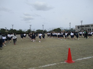 写真：（5月初旬）【第1回晴花祭】 学級の絆づくりを目指して楽しく取り組んだメディシングボール