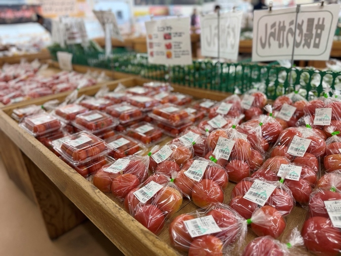 ファーマーズマーケットで販売されているトマト