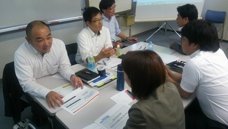 写真:聞き取り調査の様子